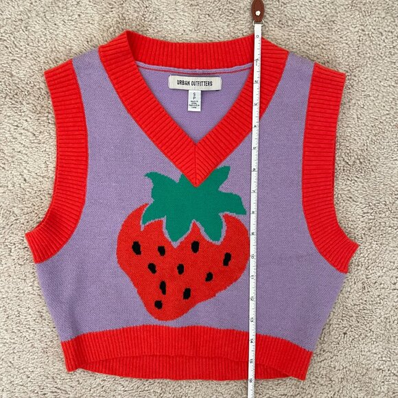 Urban Outfitters Randi Cropped Strawberry Sweater Vest – Size Small Petite - Picture 8 of 8